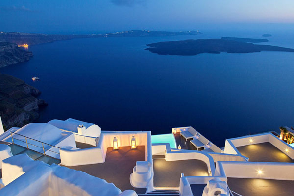 9 Top Hotels & Suites for your most romantic stays in Santorini