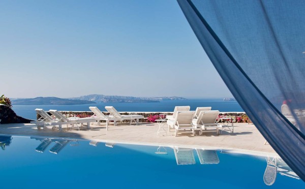 9 Top Hotels & Suites for your most romantic stays in Santorini