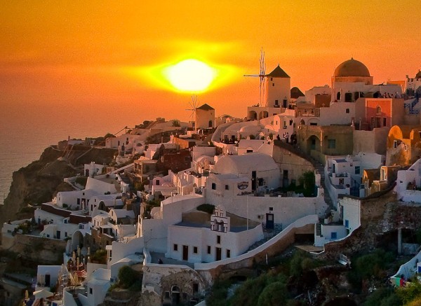 Top spots to watch the sunset in Santorini