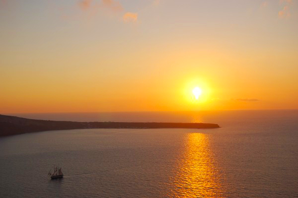 Top spots to watch the sunset in Santorini