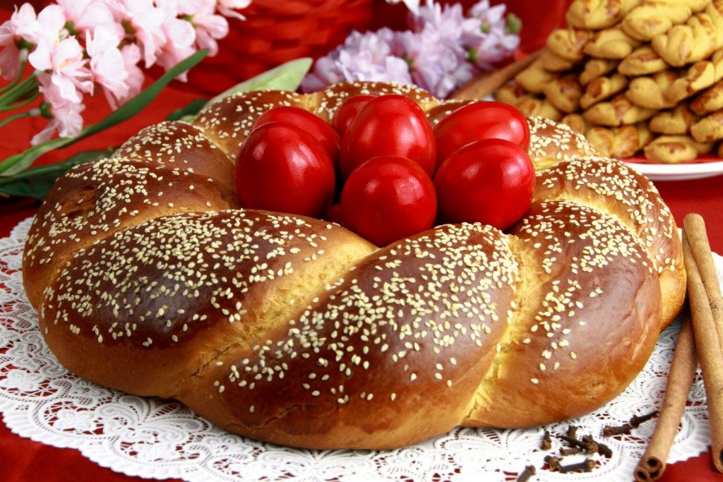 Journey-Greece-Traditional-Easter-Celebrations-Red-Eggs-1024x683